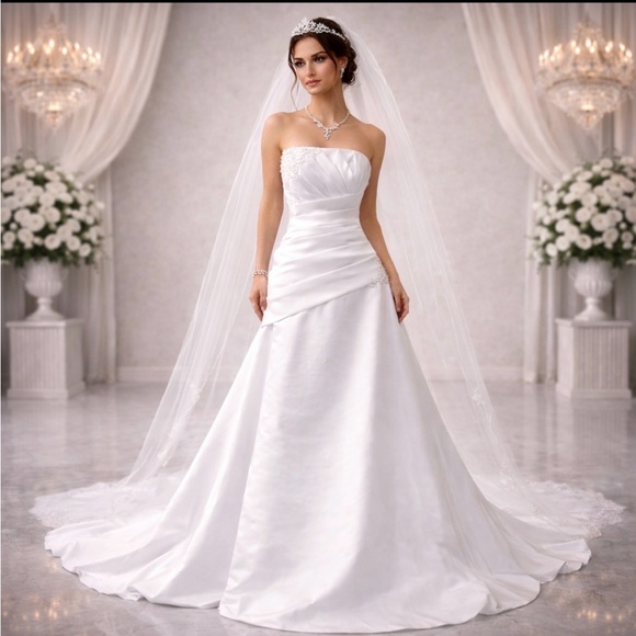 David's Bridal Dresses & Skirts - David’s Bridal Wedding Dress Size 12-14 White Strapless Satin Beaded LNWT